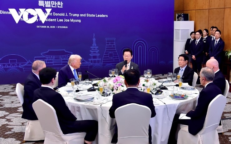 President Luong Cuong attends APEC leaders’ welcome dinner